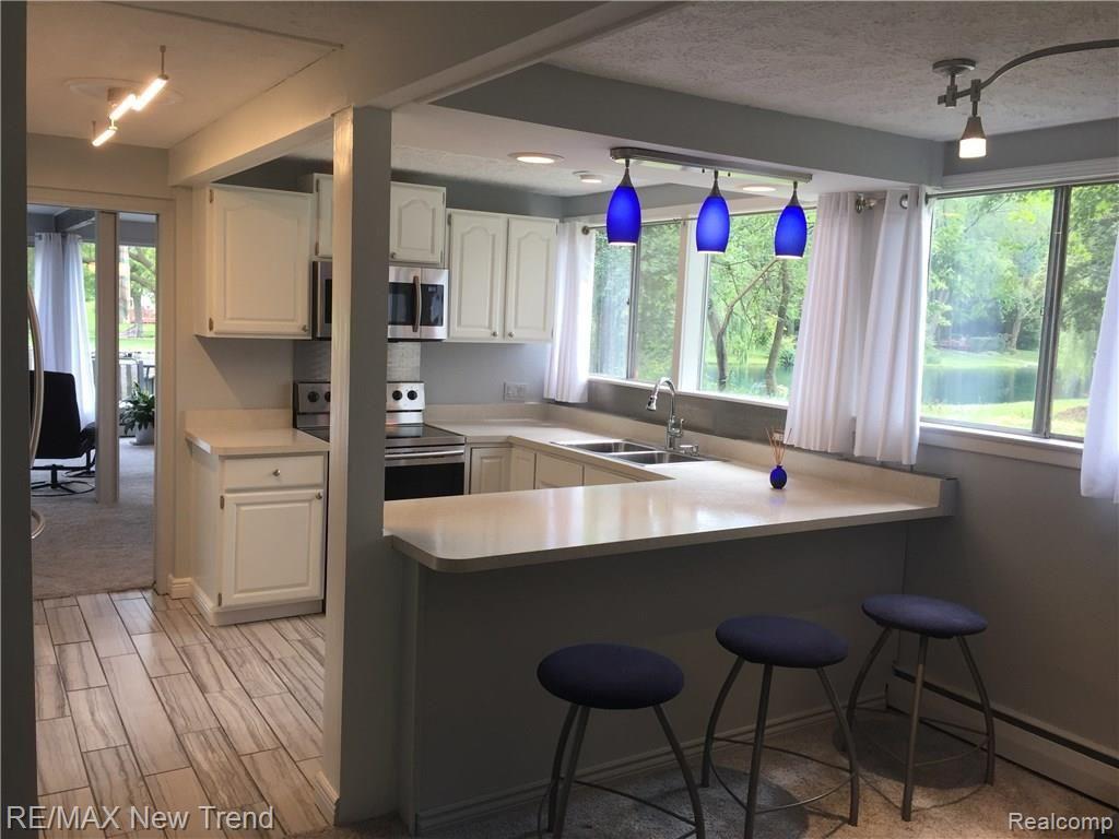 29765 Highmeadow Road Farmington Hills, MI 48334 - Photo 12 of 28
