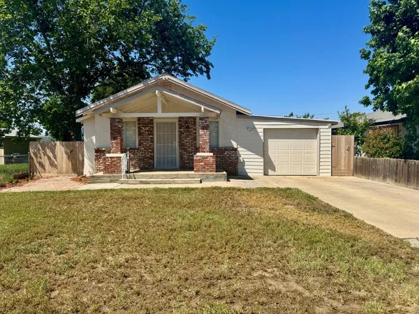 $285,000 | 909 East Lincoln Avenue, Madera, CA 93638