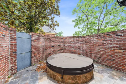 $975,000 | 100 Emily Circle, Lafayette, LA 70508