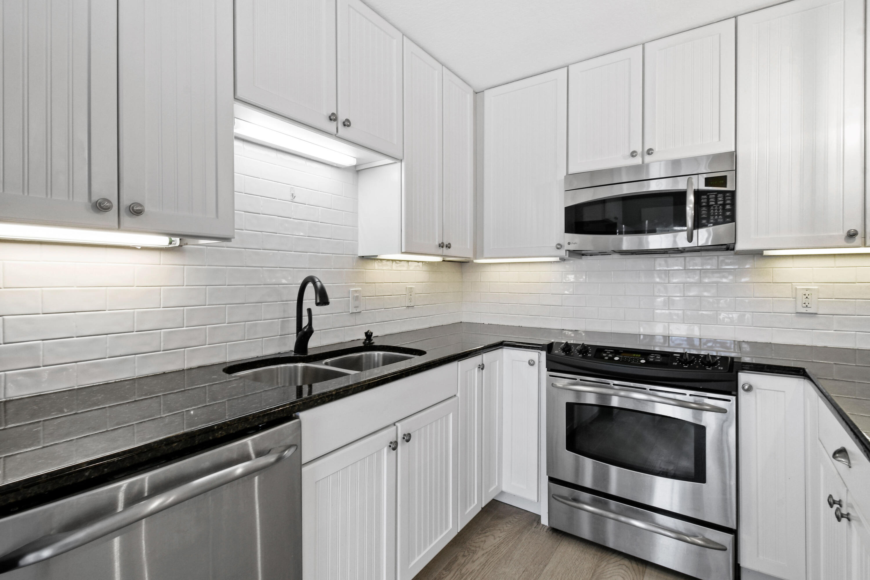 825 Center Street, Unit 6B Jupiter, FL 33458 - Photo 12 of 41 825CenterSt#6B(15)