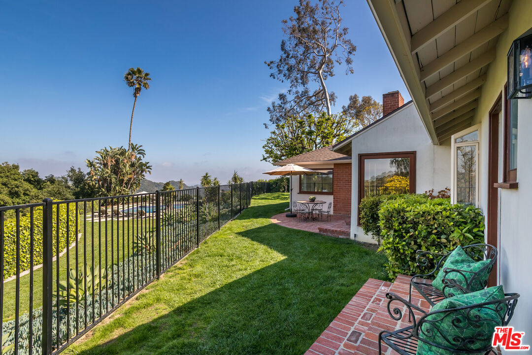 2618 Roscomare Road Los Angeles, CA 90077 - Photo 17 of 49