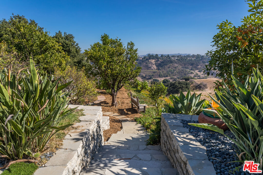 2618 Roscomare Road Los Angeles, CA 90077 - Photo 9 of 49