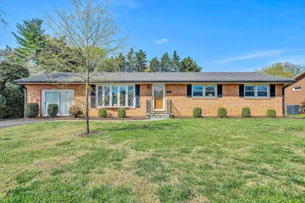 $413,900 | 429 Highfield Road, Salem, VA 24153