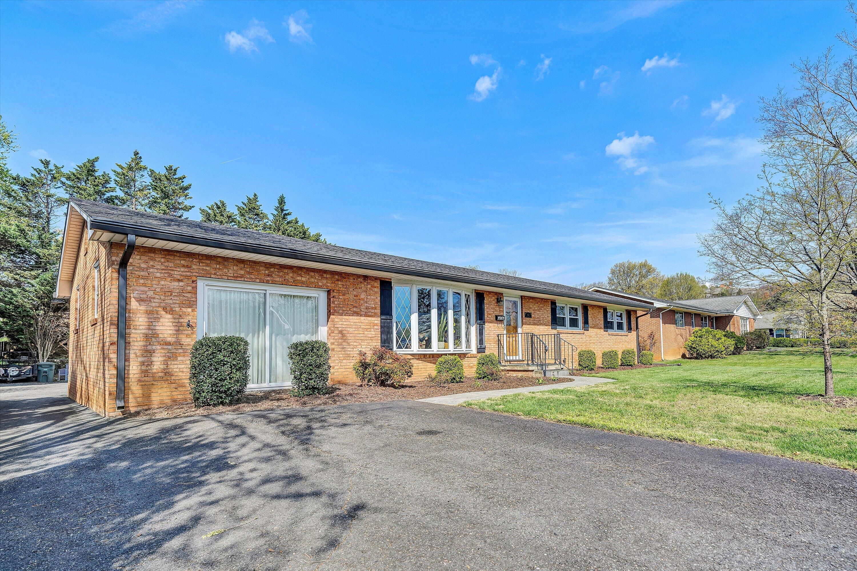 429 Highfield Road Salem, VA 24153 - Photo 2 of 36 02-SGP-00196