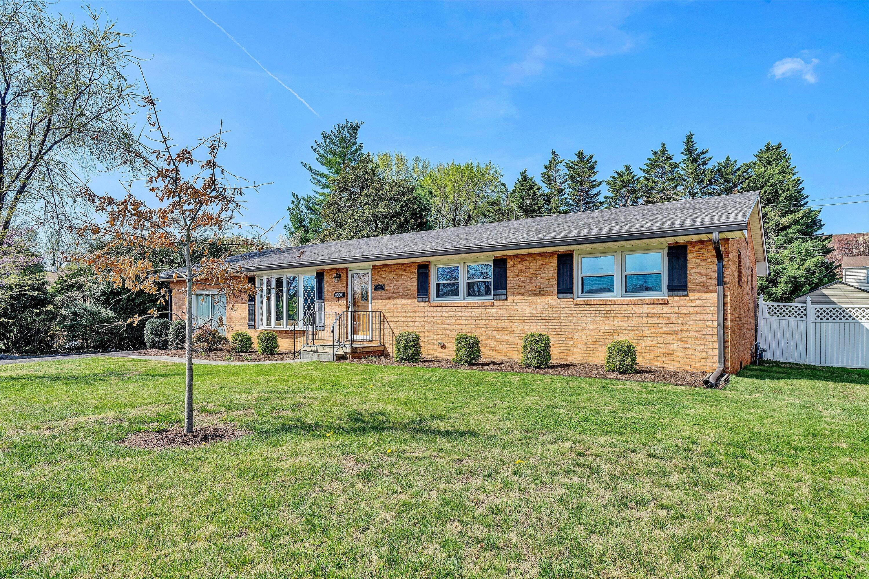 429 Highfield Road Salem, VA 24153 - Photo 3 of 36 03-SGP-00206