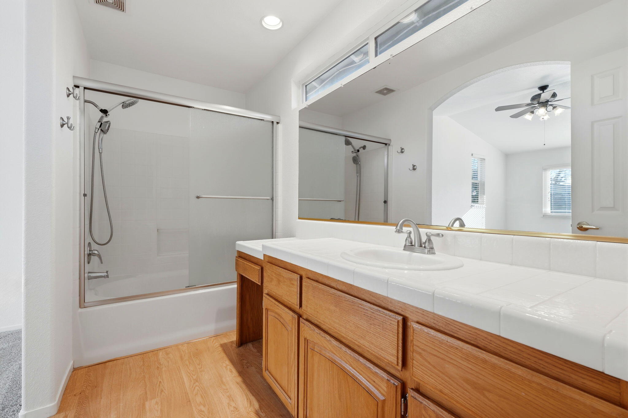 952 Scotland Street Lemoore, CA 93245 - Photo 43 of 53 Master Bathroom