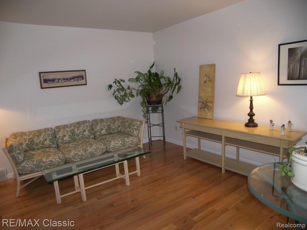 1699 Rustic Ridge Road Canton, MI 48188 - Photo 13 of 26 Rustic Ridge 021.jpg
