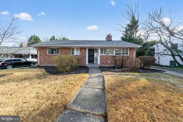 $3,200 | 6020 Cheshire Drive, Bethesda, MD 20814