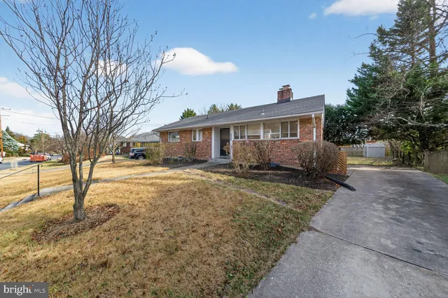 a view of house with a yard