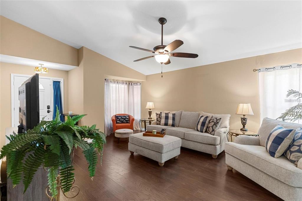 2144 Hatteras Point Lakeland, FL 33813 - Photo 4 of 28