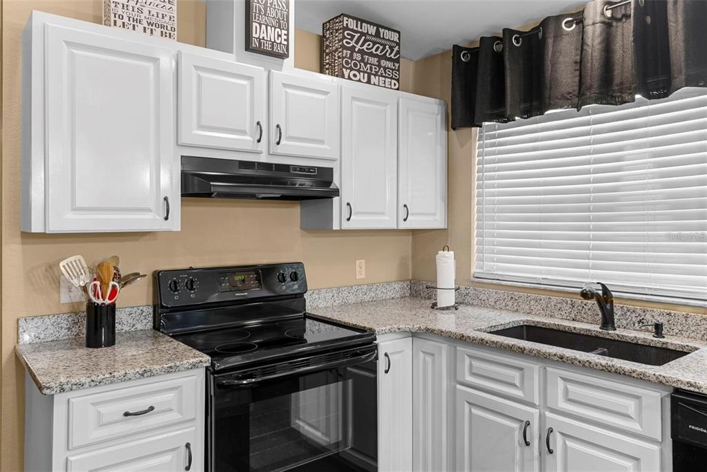 2144 Hatteras Point Lakeland, FL 33813 - Photo 8 of 28