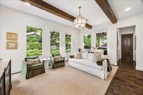 $1,195,000 | 104 Moss Street, Houston, TX 77009