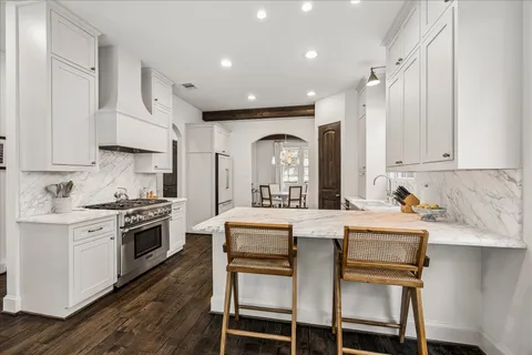 $1,195,000 | 104 Moss Street, Houston, TX 77009