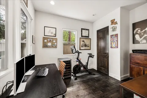 $1,195,000 | 104 Moss Street, Houston, TX 77009
