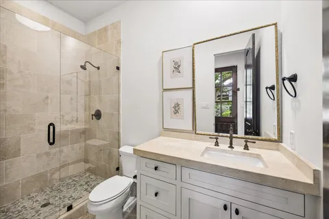 $1,195,000 | 104 Moss Street, Houston, TX 77009