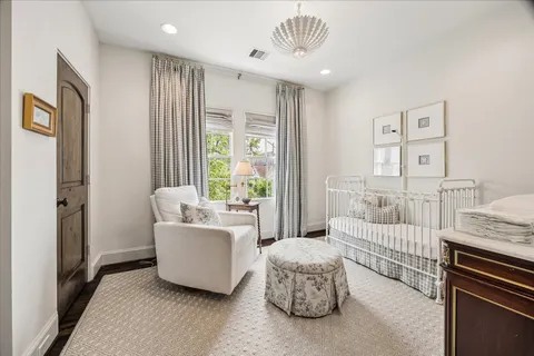 $1,195,000 | 104 Moss Street, Houston, TX 77009