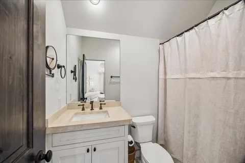 $1,195,000 | 104 Moss Street, Houston, TX 77009