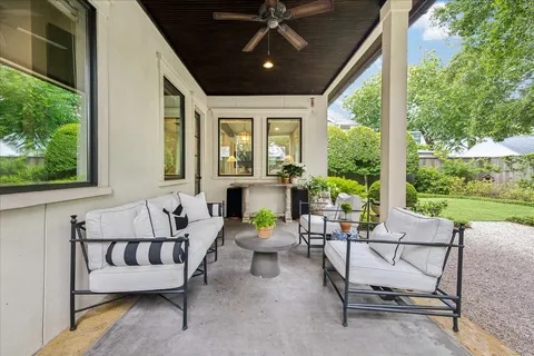 $1,195,000 | 104 Moss Street, Houston, TX 77009
