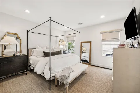 $1,195,000 | 104 Moss Street, Houston, TX 77009