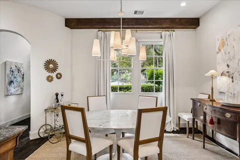 $1,195,000 | 104 Moss Street, Houston, TX 77009