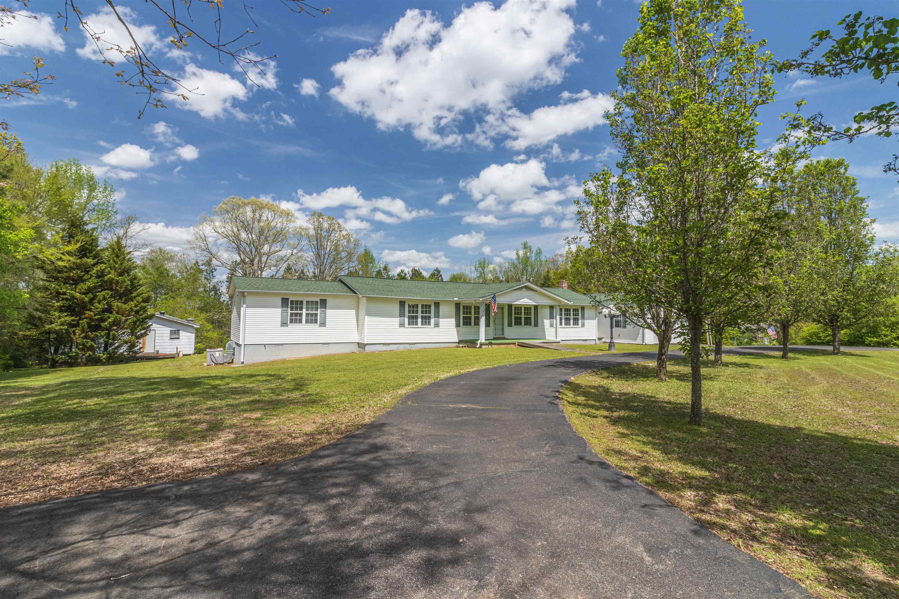 2119 Dunaway Road Selmer, TN 38375 - Photo 2 of 32 Gallery Image 2