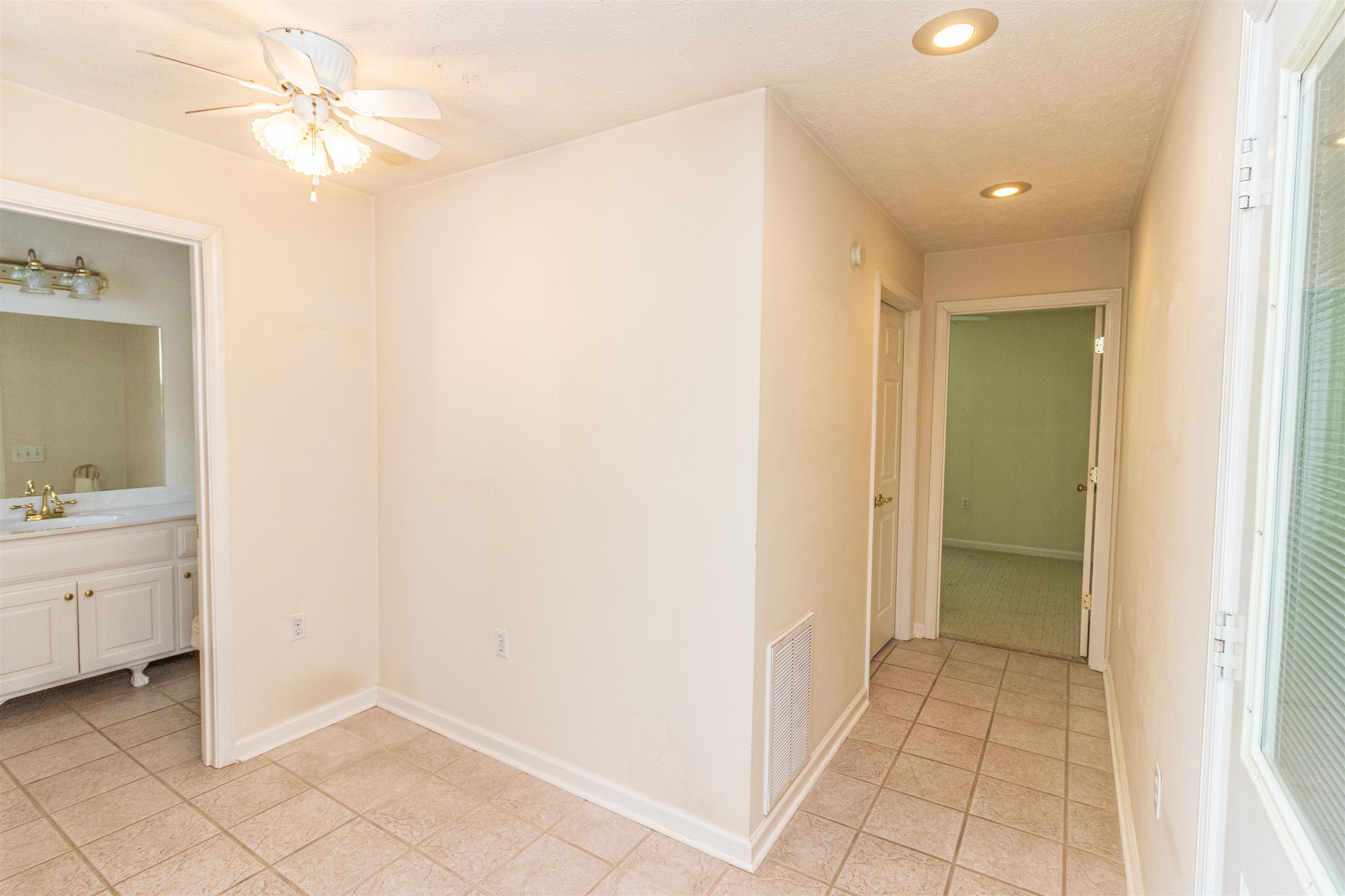 2119 Dunaway Road Selmer, TN 38375 - Photo 9 of 32 Gallery Image 9