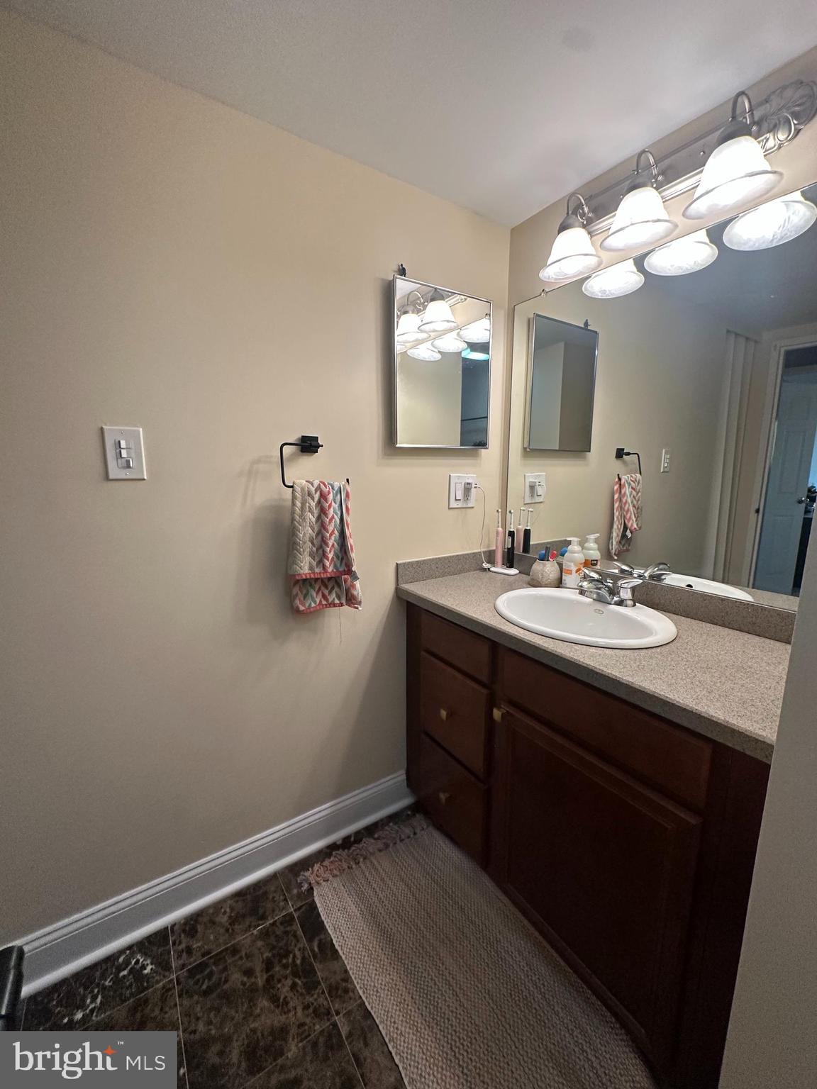2001 Hamilton Street, Unit 1525 Philadelphia, PA 19130 - Photo 4 of 9