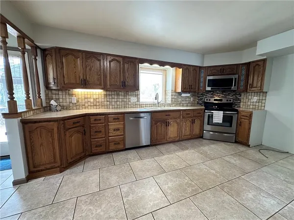 $280,000 | 12121 East 39th Terrace South, Independence, MO 64052
