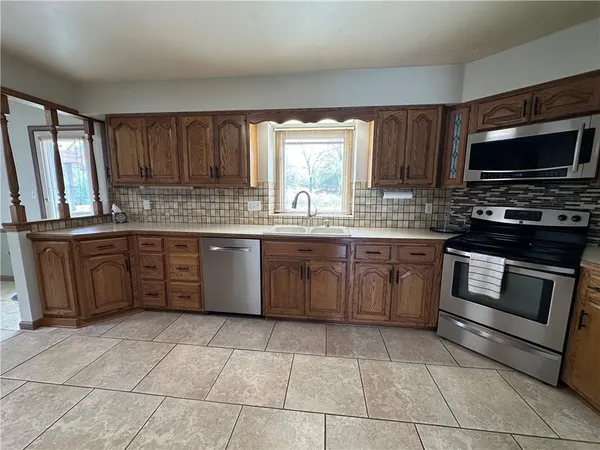 $280,000 | 12121 East 39th Terrace South, Independence, MO 64052