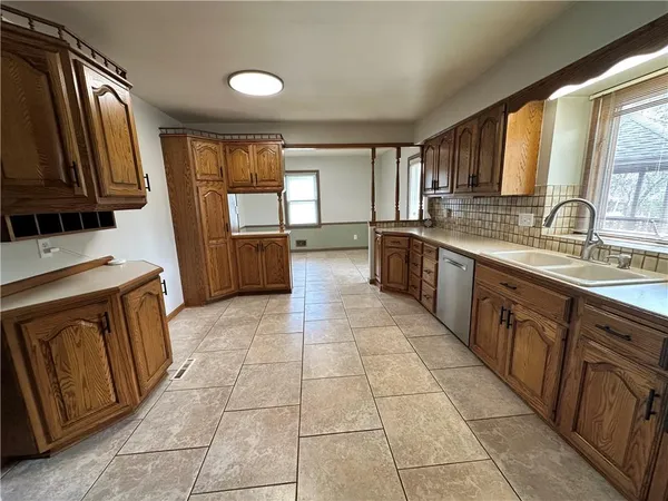 $280,000 | 12121 East 39th Terrace South, Independence, MO 64052