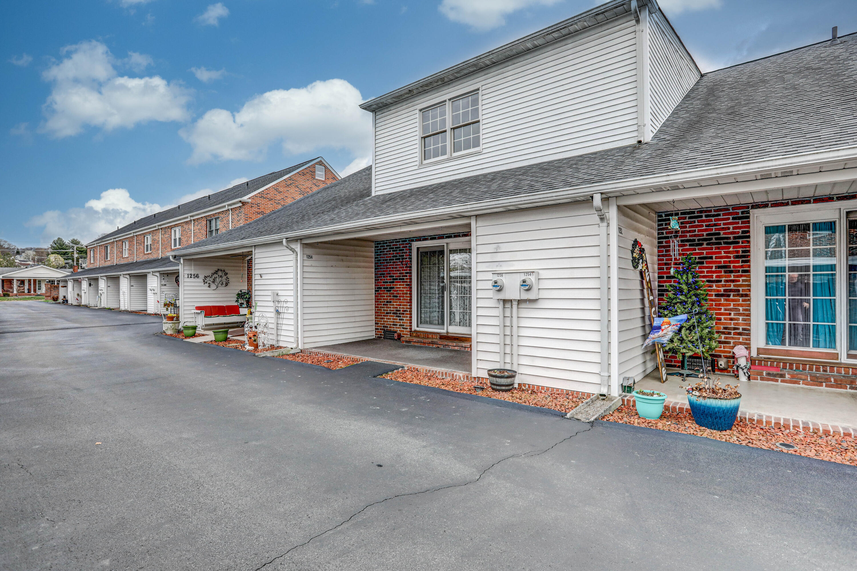 1254 Konnarock Road, Unit 1254 Kingsport, TN 37664 - Photo 3 of 34 B42A1491_2_3_4_5-Edit