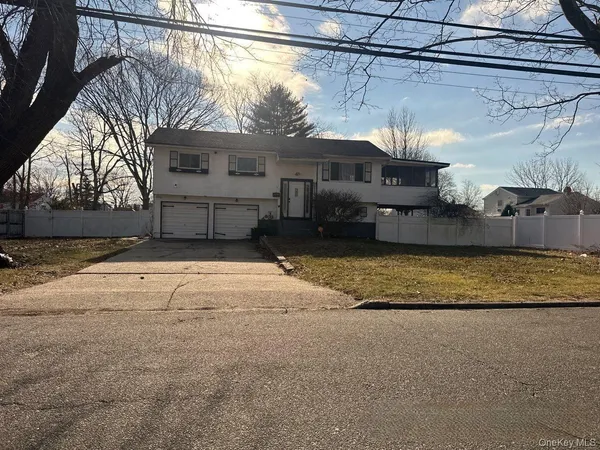 $625,000 | 218 Newberry Street, Brentwood, NY 11717