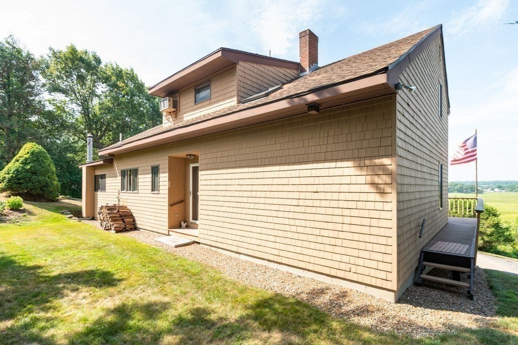 22 Little Neck Road Ipswich, MA 01938 - Photo 4 of 37 a front view of a house with a yard