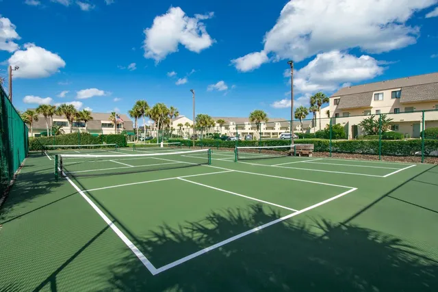 a view of a tennis court