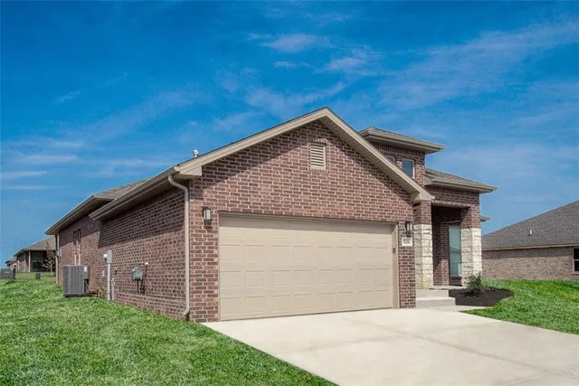 $467,250 | 25492 West 84th Street, Lenexa, KS 66227