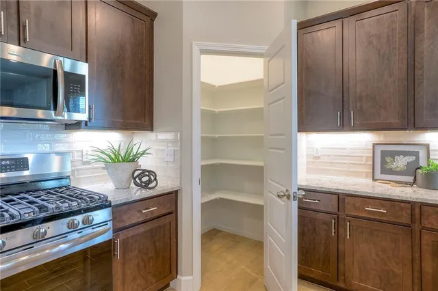 $467,250 | 25492 West 84th Street, Lenexa, KS 66227