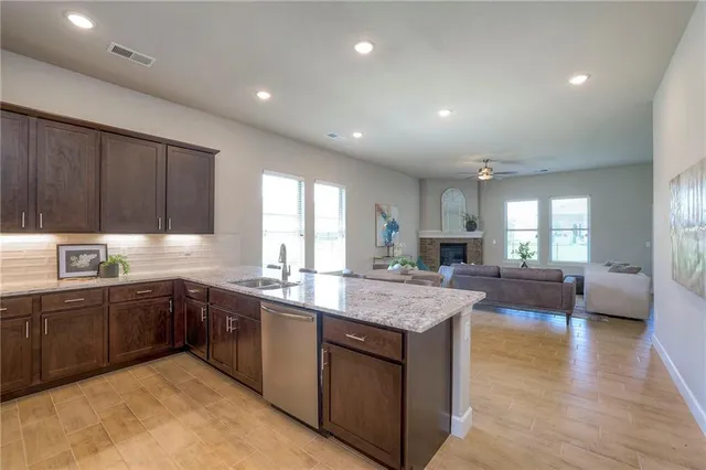 $467,250 | 25492 West 84th Street, Lenexa, KS 66227