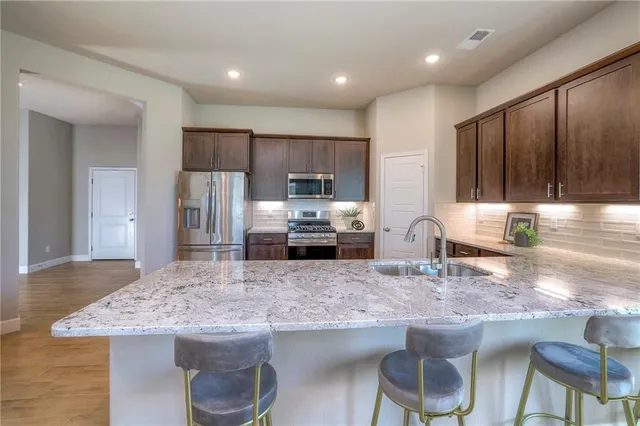 $467,250 | 25492 West 84th Street, Lenexa, KS 66227