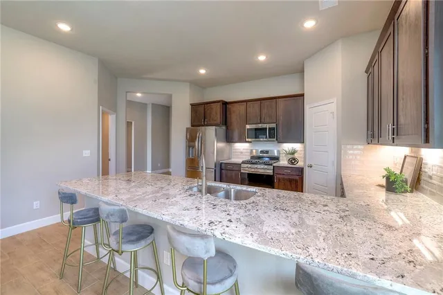 $467,250 | 25492 West 84th Street, Lenexa, KS 66227