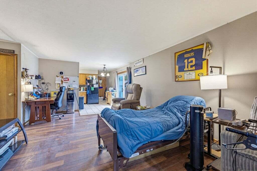 325 Summer Street Delavan, WI 53115 - Photo 8 of 42 Living room