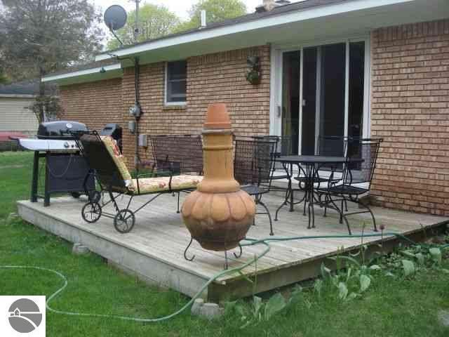 604 Sheridan Road Traverse City, MI 49686 - Photo 13 of 15 1726868-12.JPG