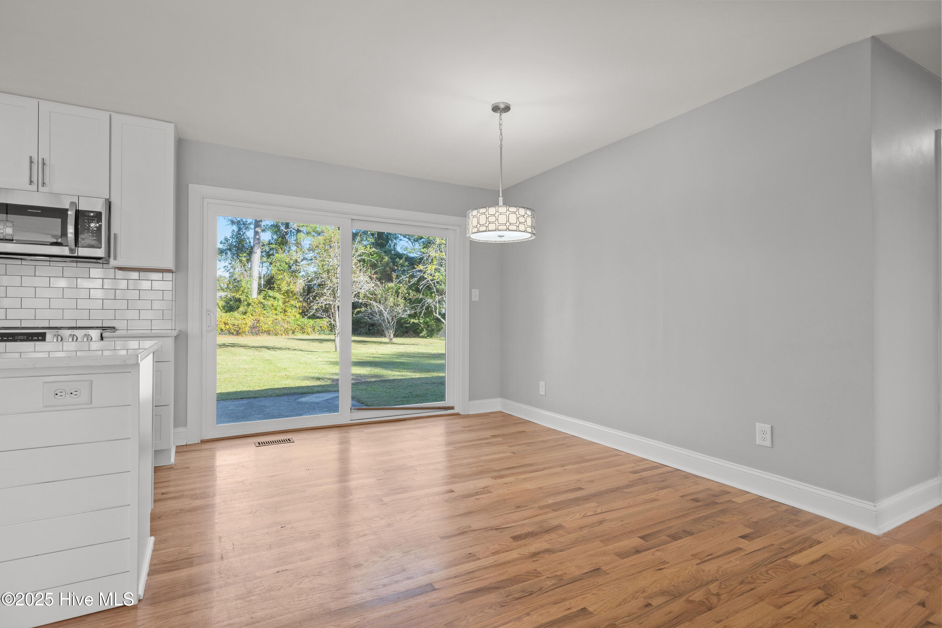 610 Friendly Road Morehead City, NC 28557 - Photo 12 of 44 Dining room area