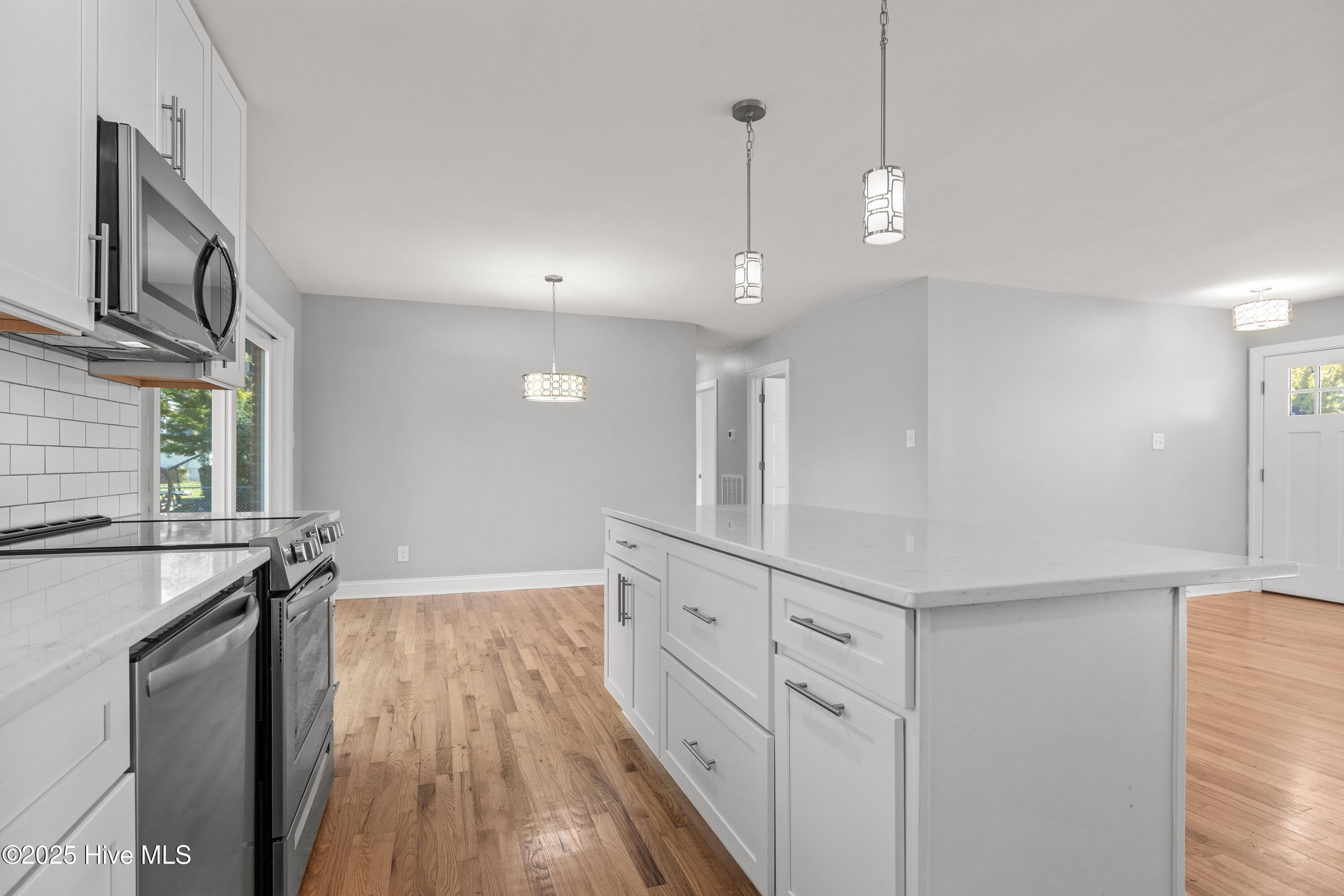 610 Friendly Road Morehead City, NC 28557 - Photo 13 of 44 Kitchen/Dining room area