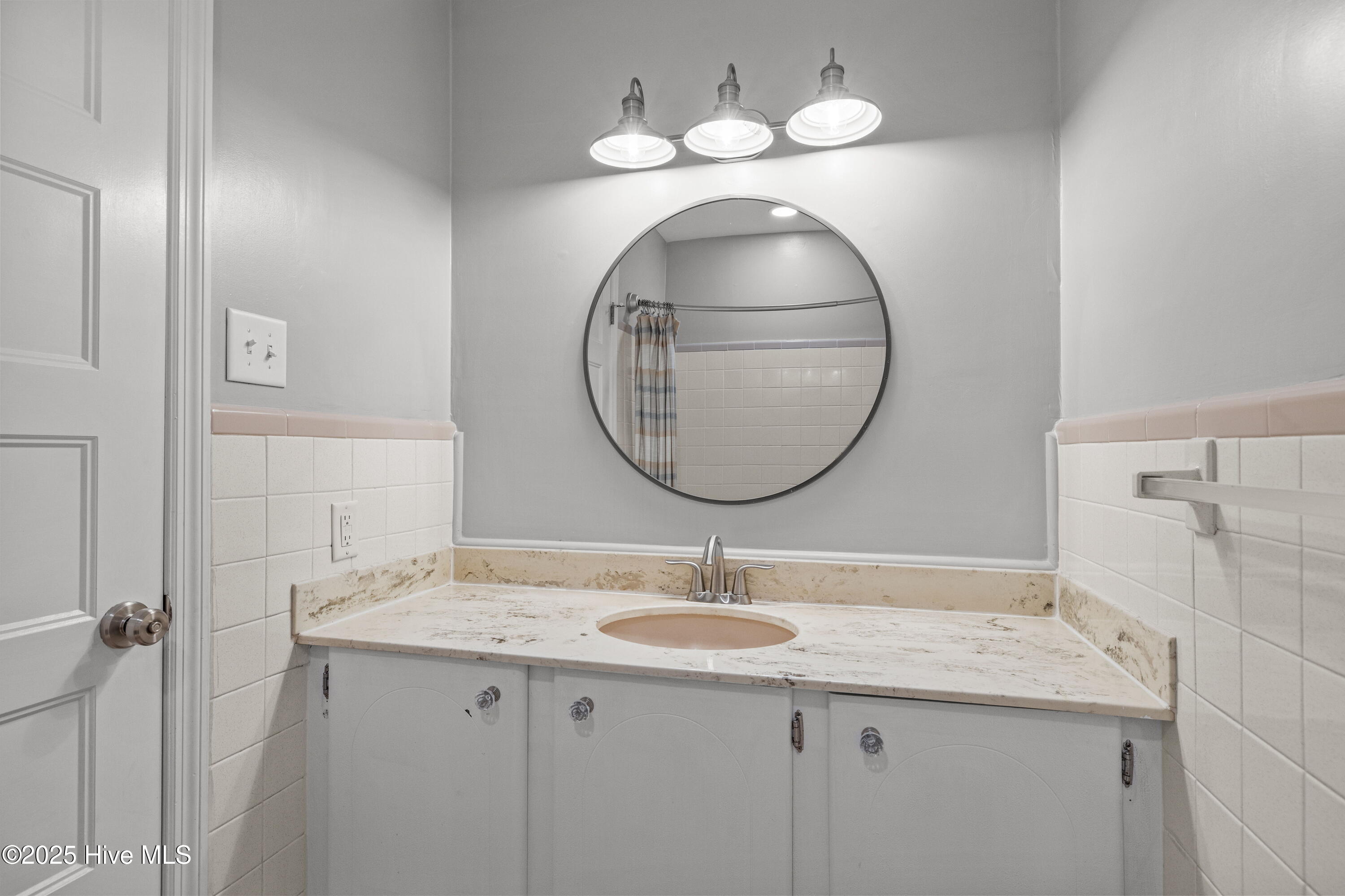 610 Friendly Road Morehead City, NC 28557 - Photo 20 of 44 Full bath 2