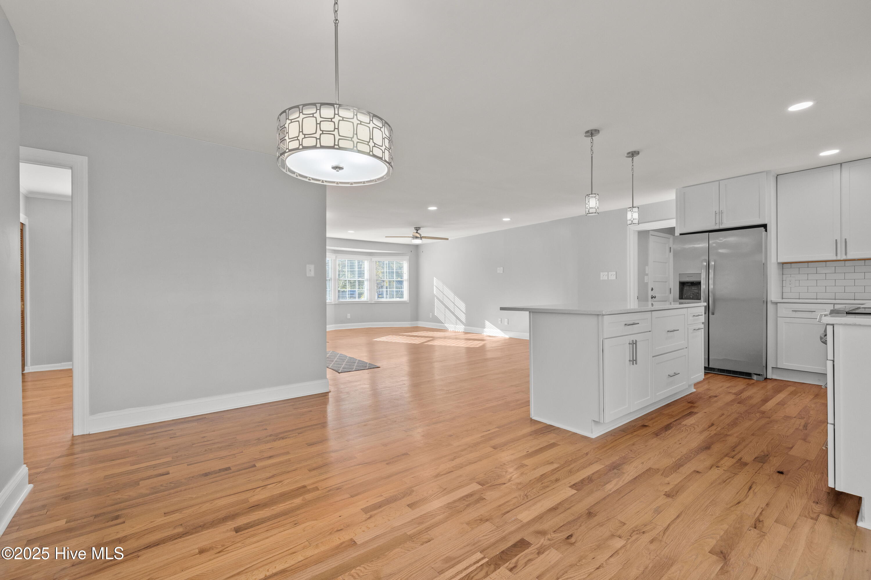 610 Friendly Road Morehead City, NC 28557 - Photo 2 of 44 Great room view