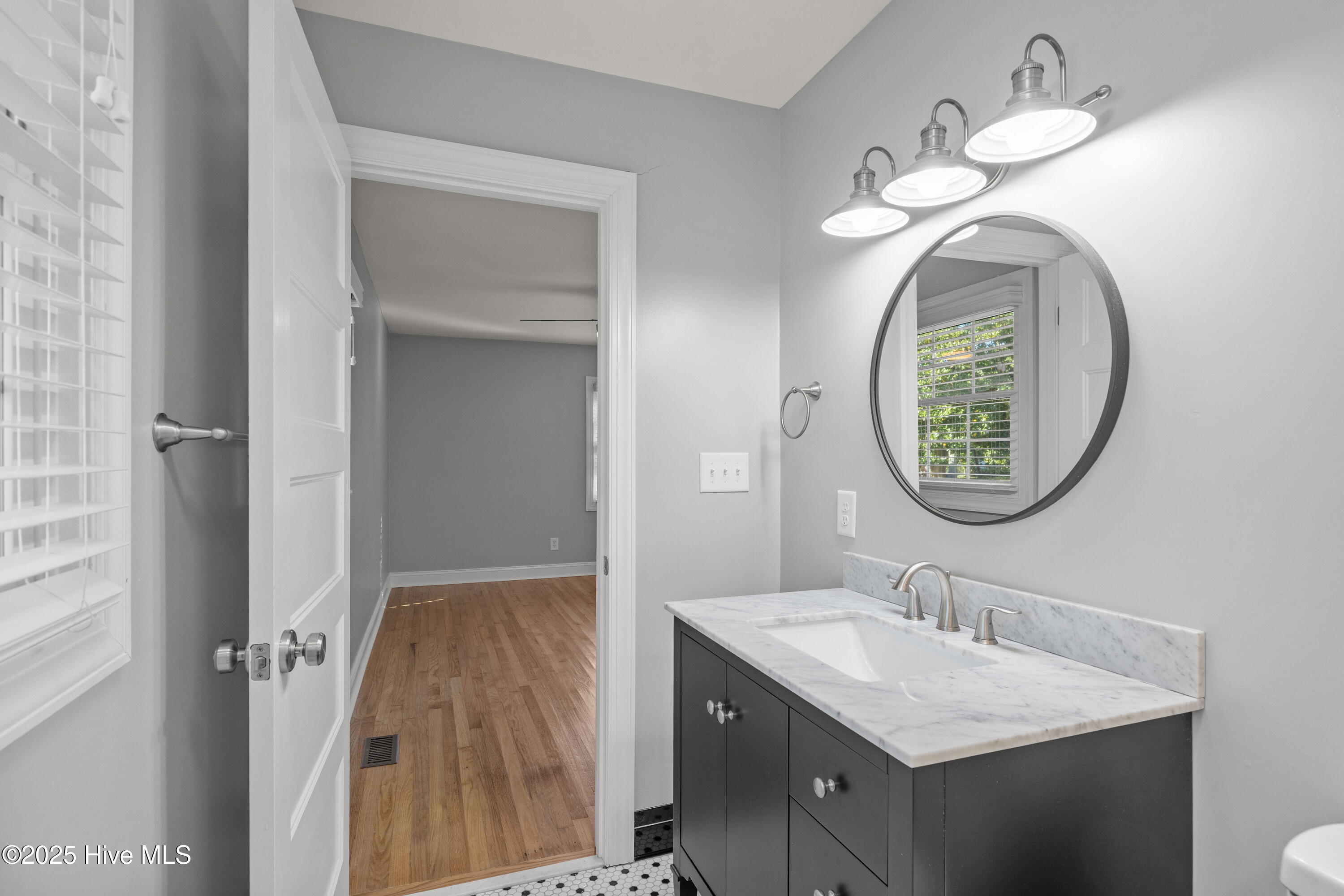 610 Friendly Road Morehead City, NC 28557 - Photo 27 of 44 Primary suite bath