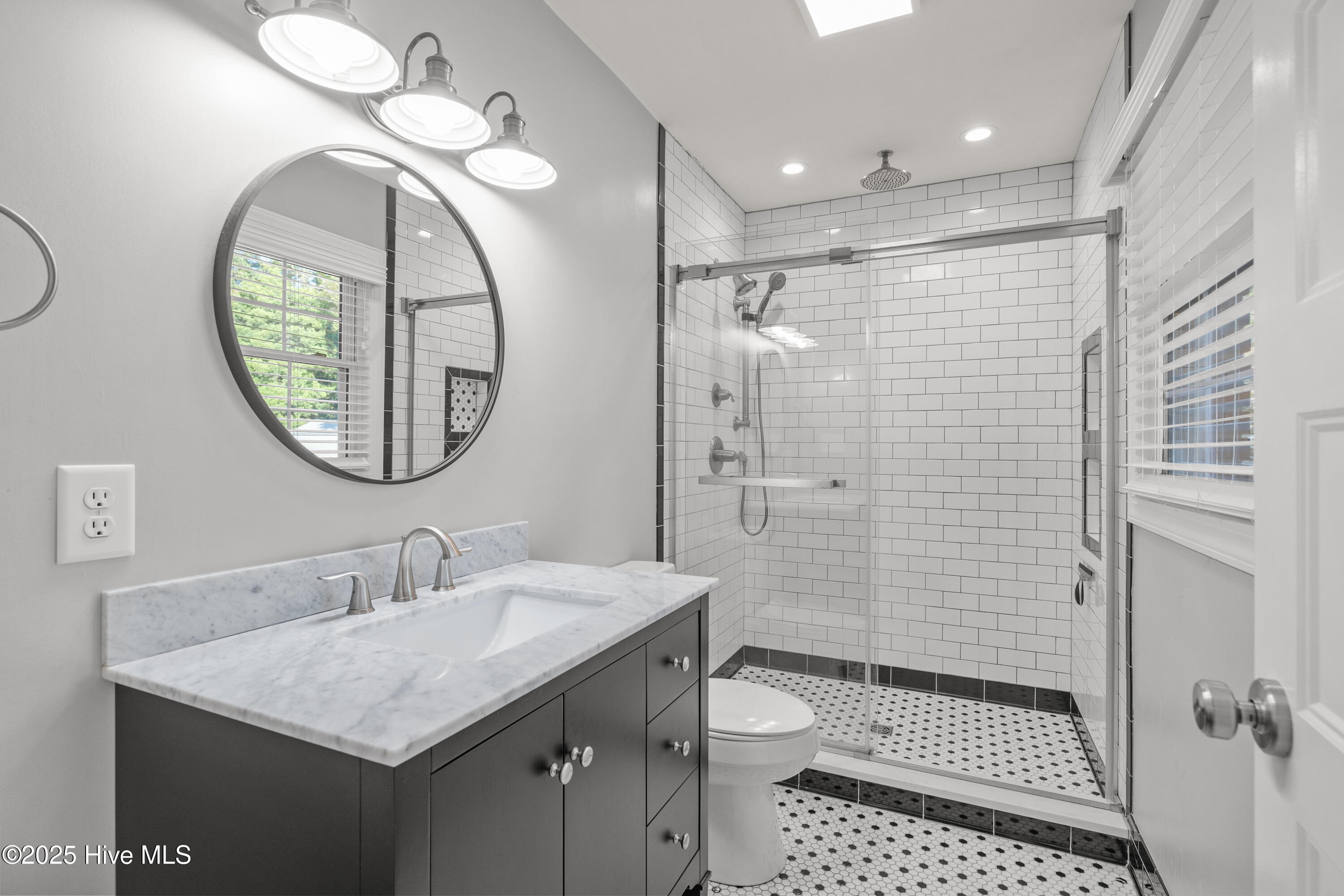 610 Friendly Road Morehead City, NC 28557 - Photo 28 of 44 Primary suite bath