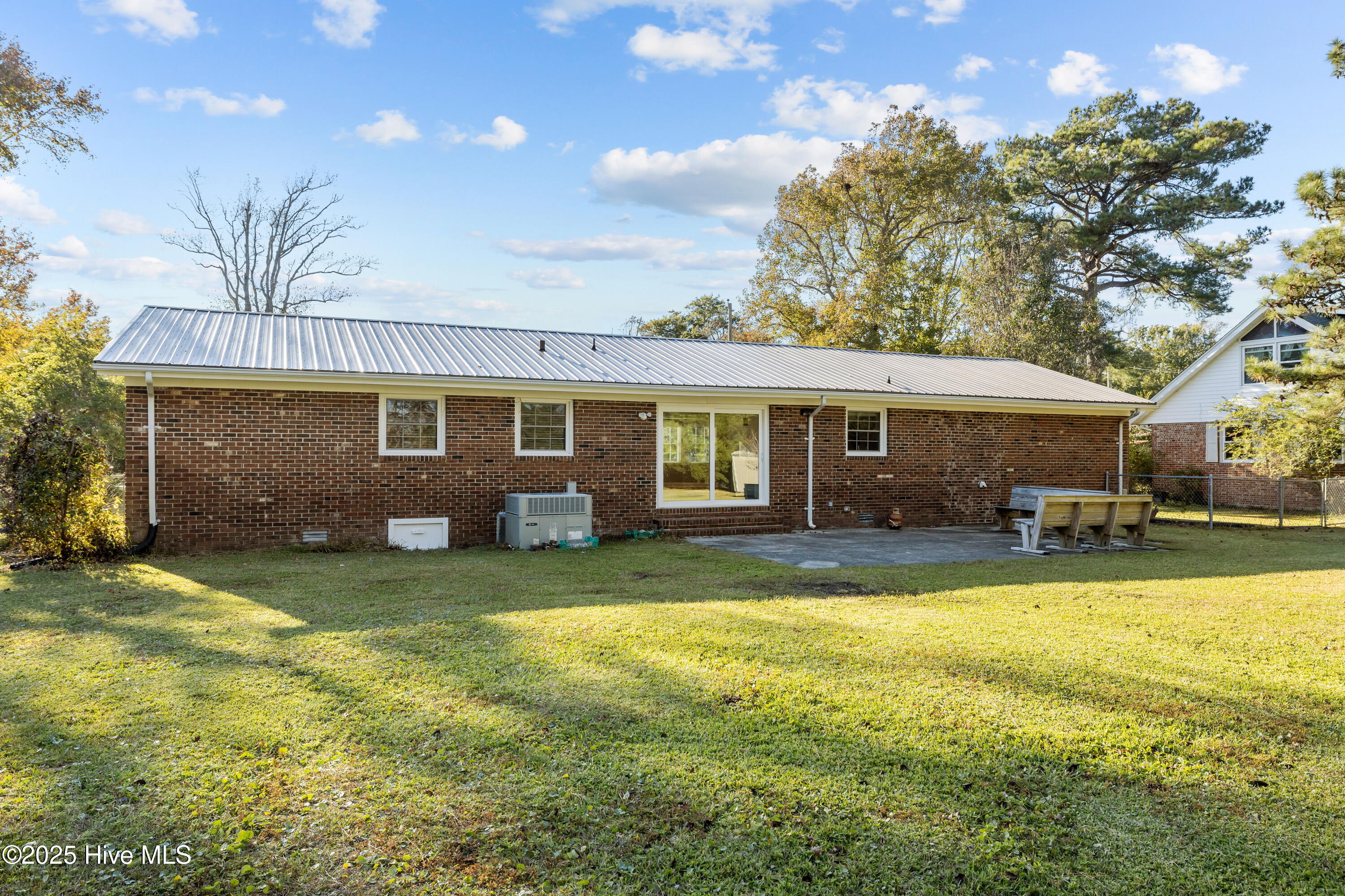 610 Friendly Road Morehead City, NC 28557 - Photo 34 of 44 Back view