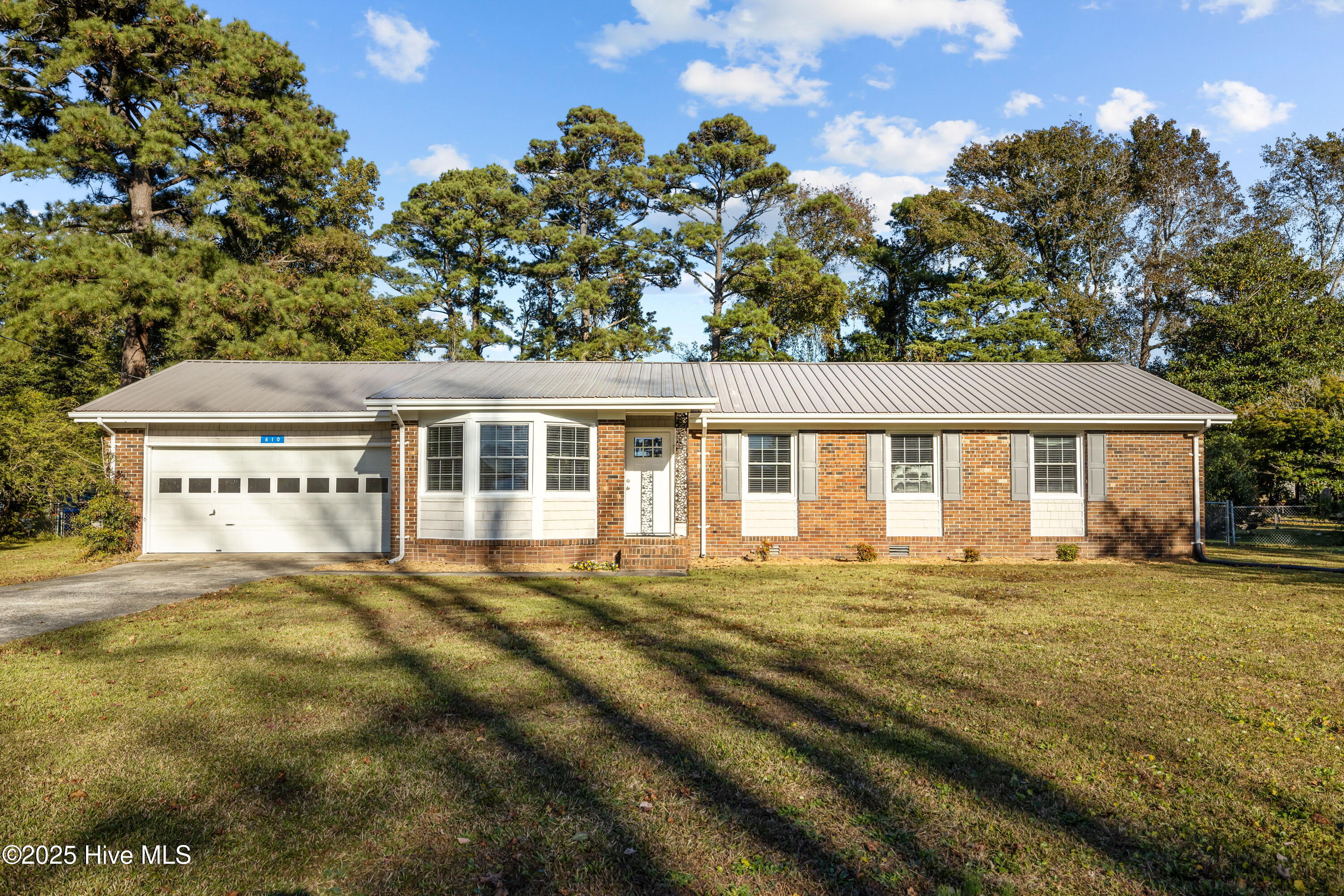 610 Friendly Road Morehead City, NC 28557 - Photo 36 of 44 Front view