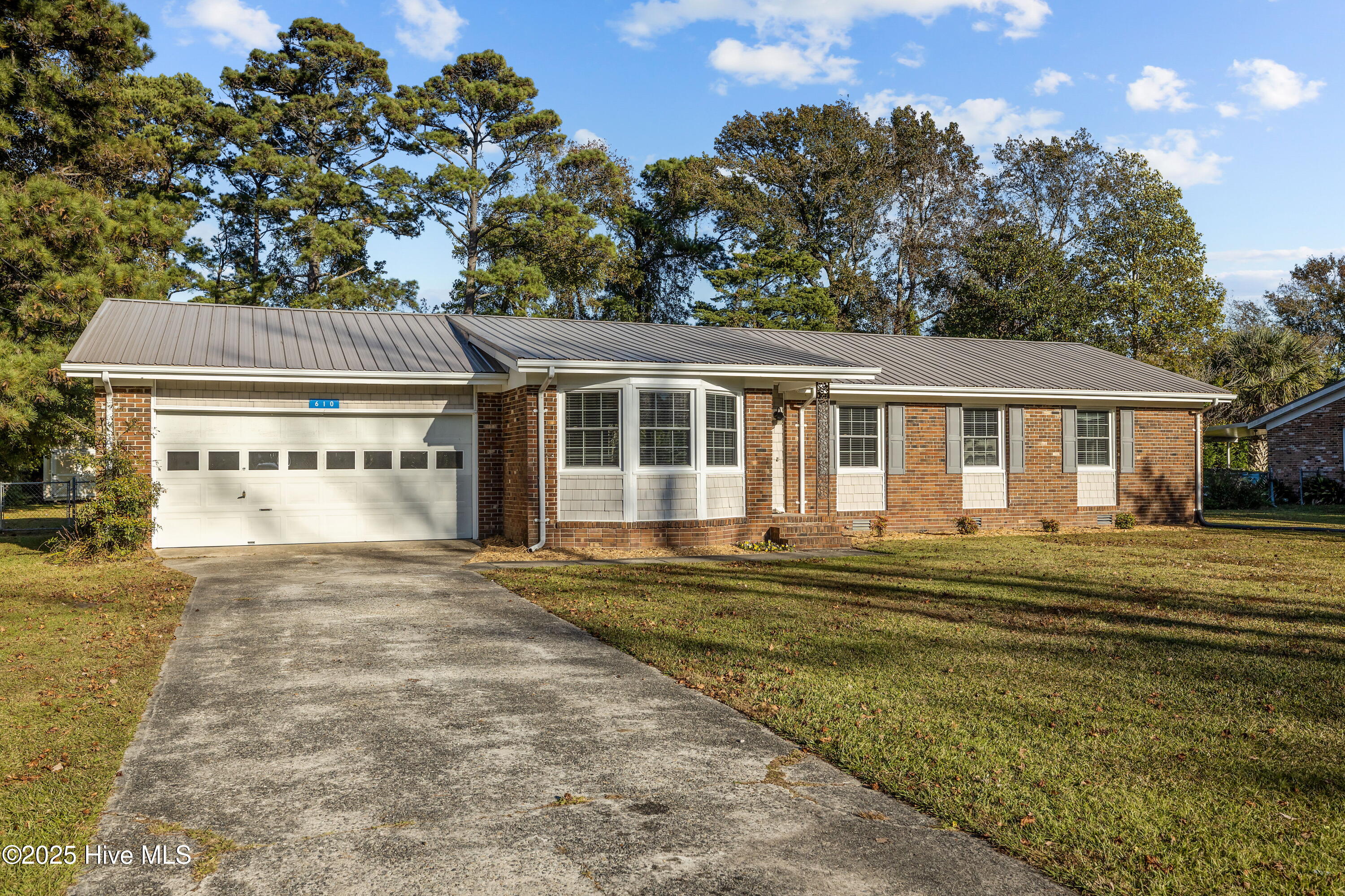 610 Friendly Road Morehead City, NC 28557 - Photo 41 of 44 Front view